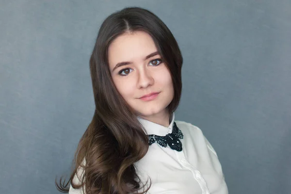 Retrato de adolescente colegiala feliz agradable — Foto de Stock