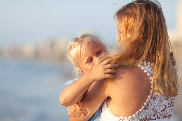 Portrait of happy sisters. They hug on the background of the sea. — 图库照片