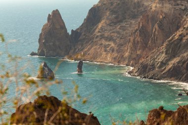 Dağ Panoramik Manzarası Güzel Renkli Günbatımı ve Çizgili Bulutlar
