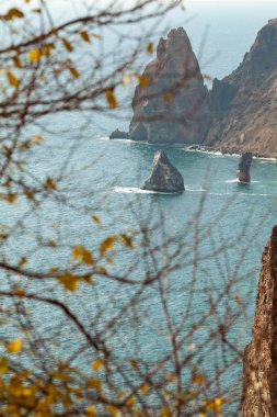 Dağ Panoramik Manzarası Güzel Renkli Günbatımı ve Çizgili Bulutlar