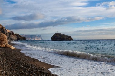 Dağ Panoramik Manzarası Güzel Renkli Günbatımı ve Çizgili Bulutlar