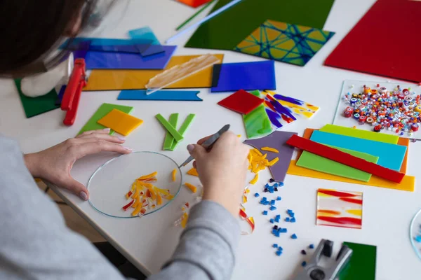 Woman Puts Out Mosaic Glass Tweezers Fusing Craftsmanship — Stock Photo, Image