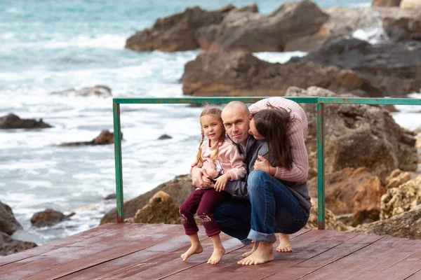 Happy Family Walks Wooden Pier Barefoot Backdrop Sea Rocks Spring — Stock Photo, Image