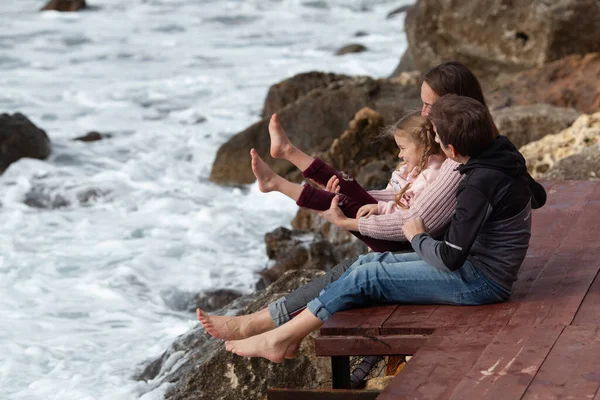 Happy Mom Eldest Son Little Daughter Sit Barefoot Wooden Pier — Stock Photo, Image