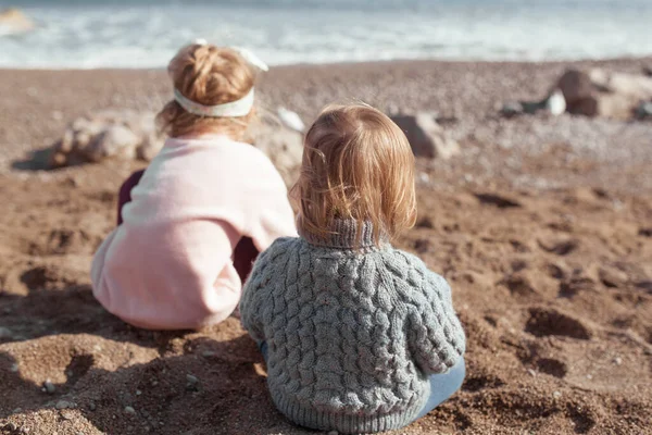 Two Girls Play Sand Seashore Children Wearing Sweaters Spring Outdoor — Stock Photo, Image