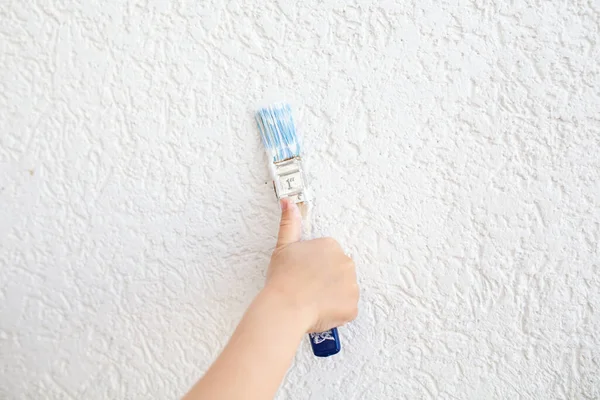 Children Hand Brush White Wall Background Child Repair Concept — Stock Photo, Image