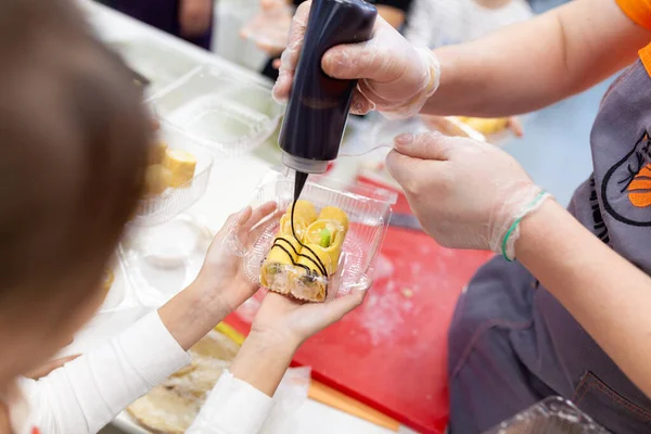 Girl makes sushi at the culinary master class