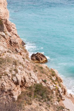 Deniz ve uçurumun güzel panoramik manzarası, Karadeniz 'de bir dağ, manzara, kıyı yolculuğu ve doğa.