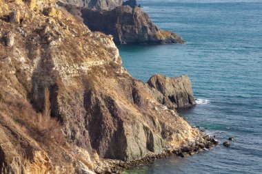 Deniz ve uçurumun güzel panoramik manzarası, Karadeniz 'de bir dağ, manzara, kıyı yolculuğu ve doğa.