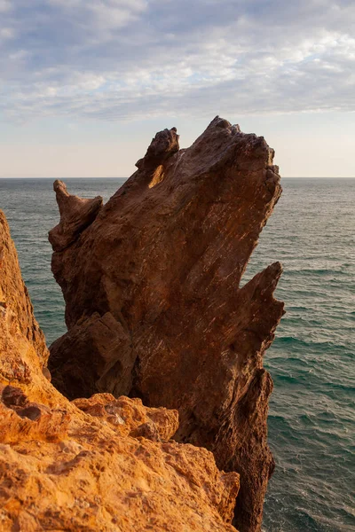 Schöner Panoramablick Auf Das Meer Und Die Klippe Einen Berg — Stockfoto