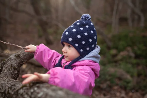 Small Child Walks Autumn Forest Girl Dressed Pink Jumpsuit Hat — Stock Photo, Image