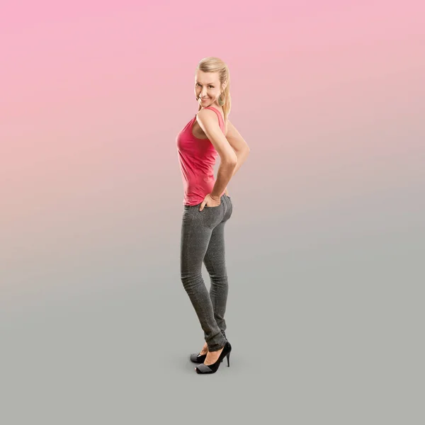 Sportliche Frau in rosa — Stockfoto