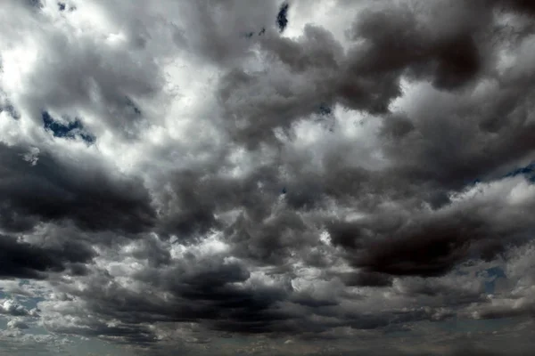 Céu de tempestade bonita com nuvens — Fotografia de Stock