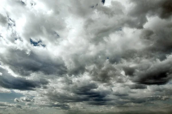 Прекрасное небо с облаками — стоковое фото