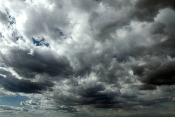 Céu de tempestade bonita com nuvens — Fotografia de Stock