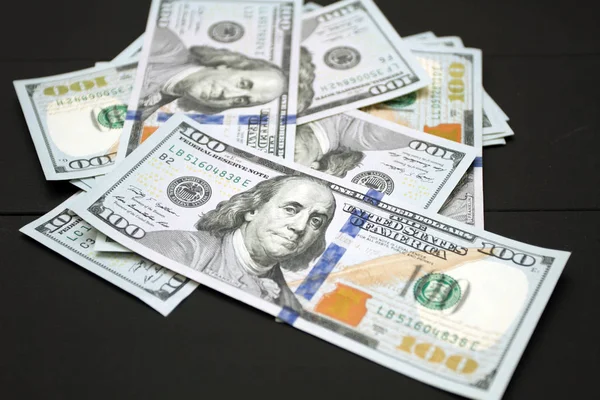Dinero Dólares Sobre Fondo Negro Montón Dinero — Foto de Stock