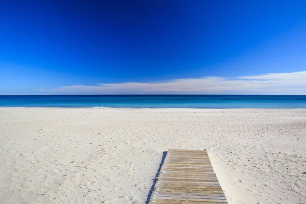 Песчаный Пляж Голубое Море Красивый Летний Пейзаж — стоковое фото