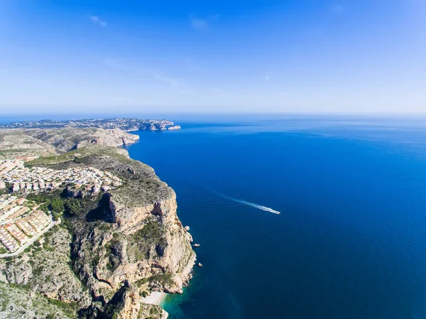 Bella vista panoramica sulle montagne e sul mare della Spagna — Foto Stock