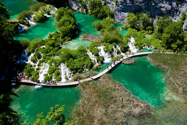 Plitvice Gölleri Ulusal Parkı 'nda (Hırvatistan) nefes kesici manzara