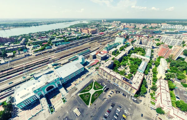 Вид на повітряне місто. Міський пейзаж. Коптер стріляв. Панорамне зображення . — стокове фото