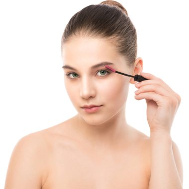 Göz yapmak kadar geçerlidir. Maskara portre, uzun uygulama lashes. Makyaj fırça. İzole.