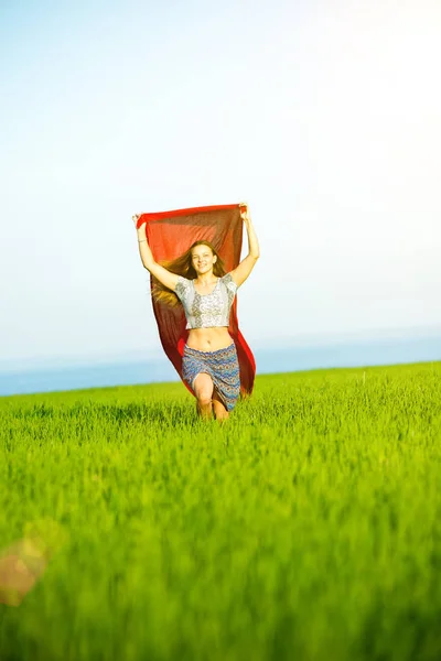 Young happy woman in wheat field with fabric. Summer lifestyle — Stock Photo, Image