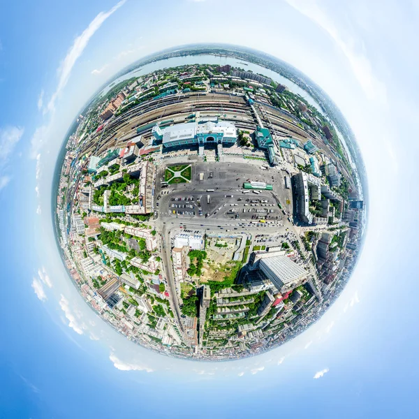 Vista aérea de la ciudad. Paisaje urbano. Disparo de helicóptero. Imagen panorámica. — Foto de Stock