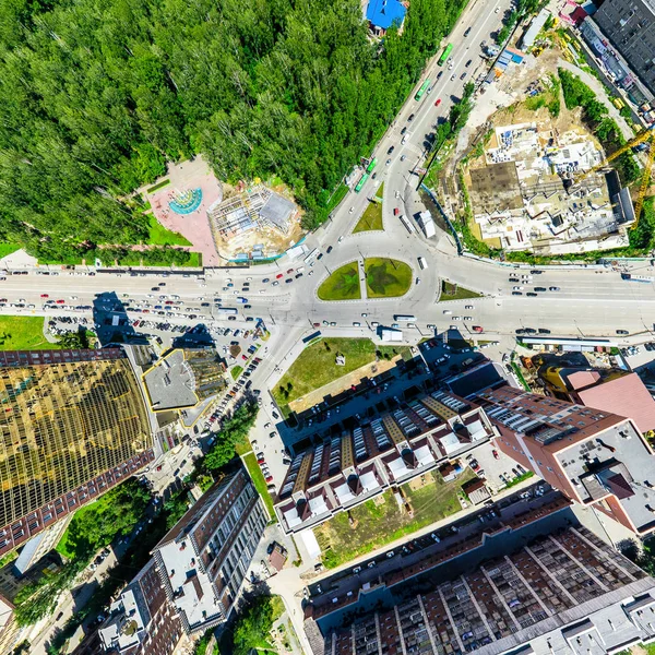 Vista aérea de la ciudad. Paisaje urbano. Disparo de helicóptero. Imagen panorámica. —  Fotos de Stock
