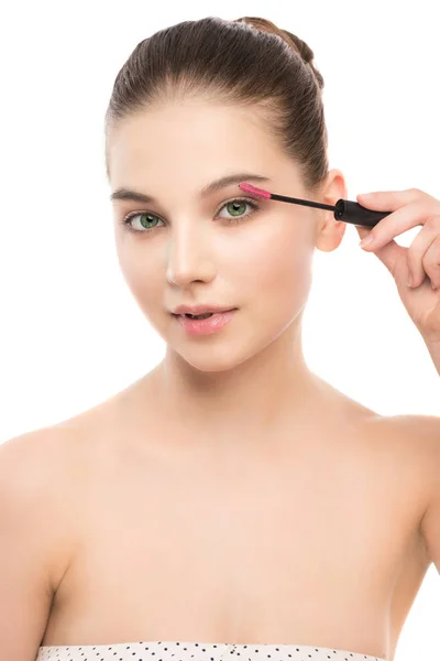 Augen schminken. Wimperntusche in Nahaufnahme, lange Wimpern. Make-up Pinsel. isoliert. — Stockfoto