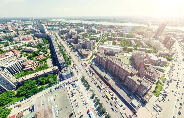 Stadtansichten aus der Luft. Stadtlandschaft. Kopterschuss. Panorama-Bild. — Stockfoto