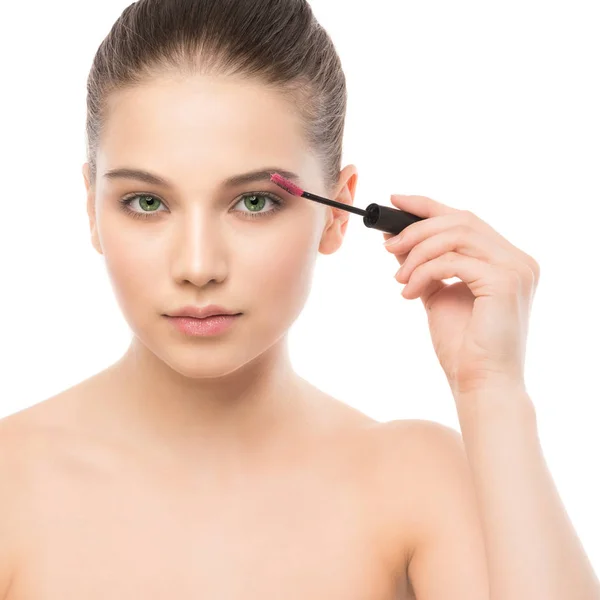 Ögat göra upp tillämpas. Mascara tillämpa närbild, långa ögonfransar. makeup borste. Isolerade. — Stockfoto