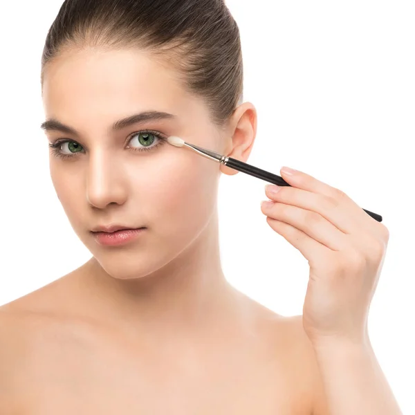 Young brunette woman with clean face. Girl perfect skin applying cosmetic brush. Isolated on a white. — Stock Photo, Image