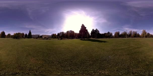 UHD 4K 360 VR Virtual Reality of a city park recreation area. Trees and green grass at autumn or summer day — Stock Video