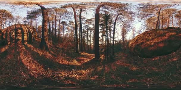 4K 360 VR Réalité virtuelle d'une belle scène de montagne à l'automne. Montagnes sauvages de Sibérie.