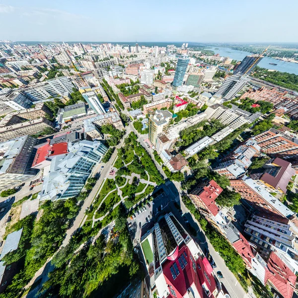 Flygfoto med vägar, hus och byggnader. — Stockfoto