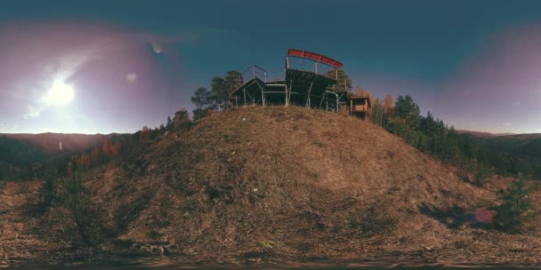 4k 360 Vr virtual Reality för en härligt berg scen på höstens gång. Vilda ryska berg. — Stockvideo