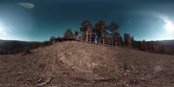 4k 360 rzeczywistość wirtualna Vr sceny pięknej górskiej w czasie jesieni. Dzikie góry rosyjski. — Wideo stockowe