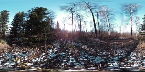 4K 360 VR virtuální realita krásné horské scény v podzimním čase. Divoké ruské hory ve sněhu