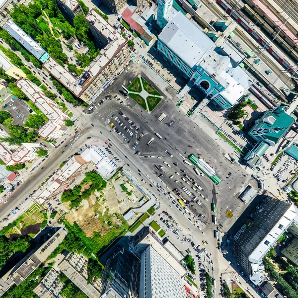 Stadtansichten aus der Luft. Stadtlandschaft. Kopterschuss. Panorama-Bild. — Stockfoto