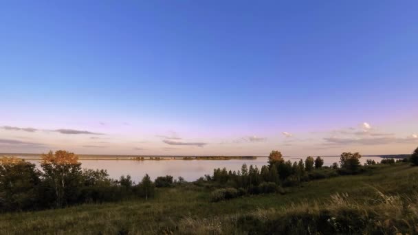 Ocean bank and grass meadow timelapse at the summer or autumn time. Wild nature, sea coast and rural field. — Stock Video