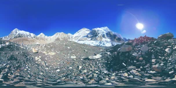 360 vr del campamento base del Everest en el glaciar Khumbu. Valle de Khumbu, parque nacional de Sagarmatha, Nepal del Himalaya. EBC cerca de Gorak Shep. — Vídeos de Stock