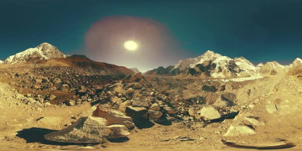 360 vr Everestského tábora na ledovci Khumbu. Údolí Khumbu, národní park Sagarmatha, Nepál Himálaje. Trasa EBC poblíž Gorak Shep. — Stock video