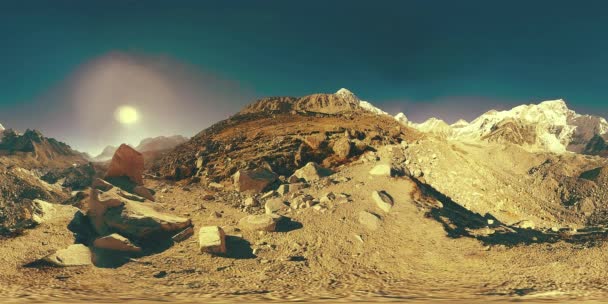 360 vr do acampamento base do Everest no glaciar Khumbu. Vale do Khumbu, parque nacional de Sagarmatha, Nepal dos Himalaias. Via de via EBC perto de Gorak Shep. — Vídeo de Stock