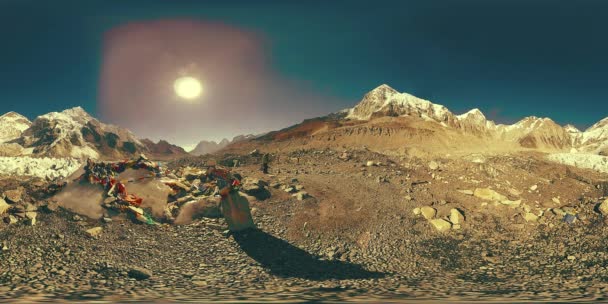 360 vr del campo base dell'Everest al ghiacciaio Khumbu. Valle di Khumbu, parco nazionale Sagarmatha, Nepal dell'Himalaya. Circuito EBC vicino Gorak Shep. — Video Stock