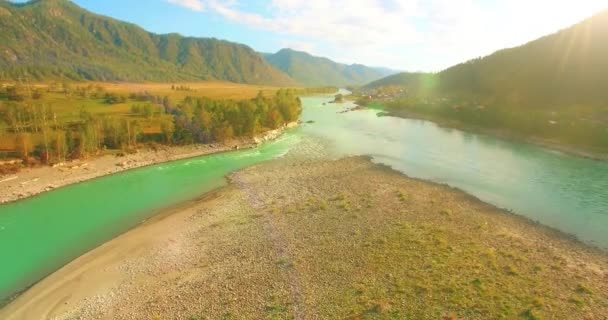 Low altitude flight over fresh fast mountain river with rocks at sunny summer morning. — Stock Video