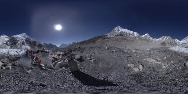 360 vr del campamento base del Everest en el glaciar Khumbu. Valle de Khumbu, parque nacional de Sagarmatha, Nepal del Himalaya. EBC cerca de Gorak Shep. — Vídeo de stock