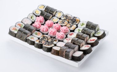 Japon Gıda Restoran, sushi maki gunkan rulo levha veya plakalı ayarlayın. Sushi seti ve kompozisyon