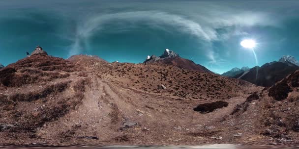 4K VR of Dingboche and Pheriche village in Nepal, basic point of everest base camp track. EBC. Buddhist stupa on mountain. — Stock Video