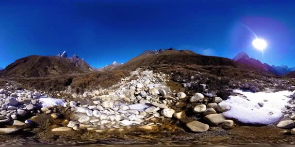 4K VR da aldeia de Dingboche e Pheriche, no Nepal, ponto básico da pista de acampamento base do Everest. EBC. Estupa budista na montanha. — Vídeo de Stock