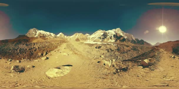 360 vr del campamento base del Everest en el glaciar Khumbu. Valle de Khumbu, parque nacional de Sagarmatha, Nepal del Himalaya. EBC cerca de Gorak Shep. — Vídeos de Stock